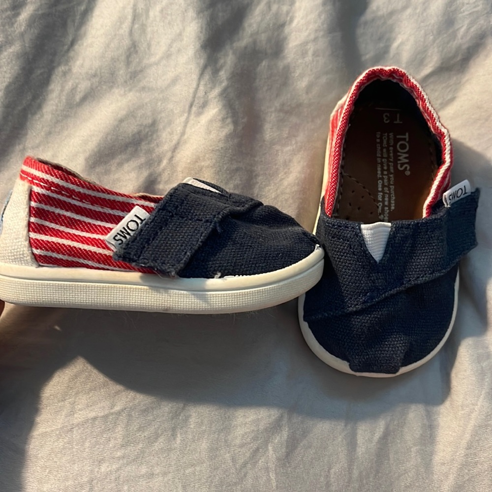 EUC Baby Size 3 Red, White, and Blue Toms